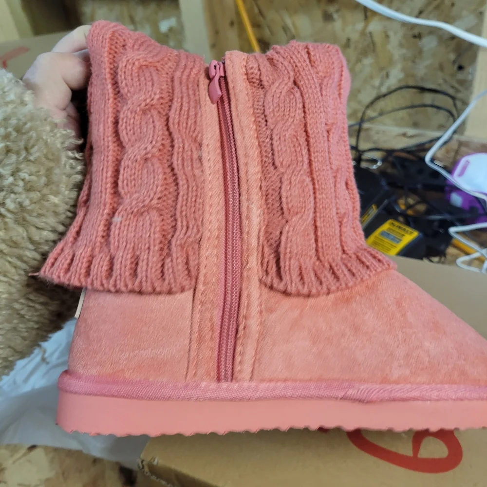 LivBoots New In Box Salmon‎ Pink Knit Suede Boots Size XL Youth 2-3